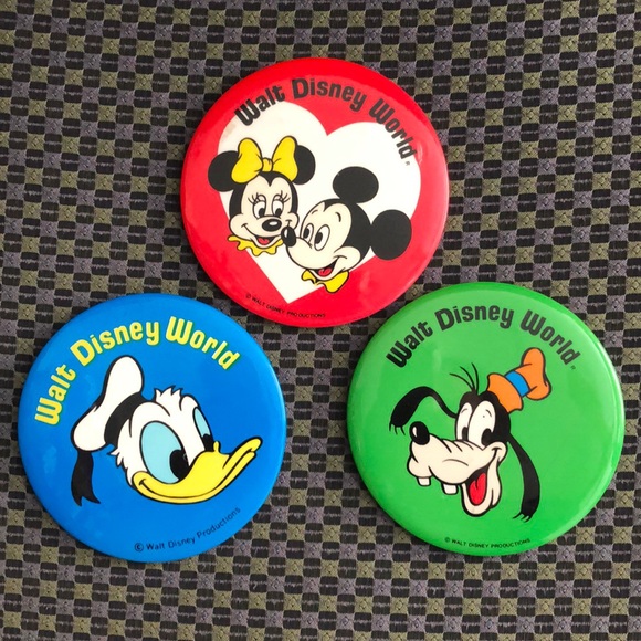Vintage Walt Disney World Button Set - 1980s Pins - Donald Goofy Mickey Minnie - Picture 1 of 3